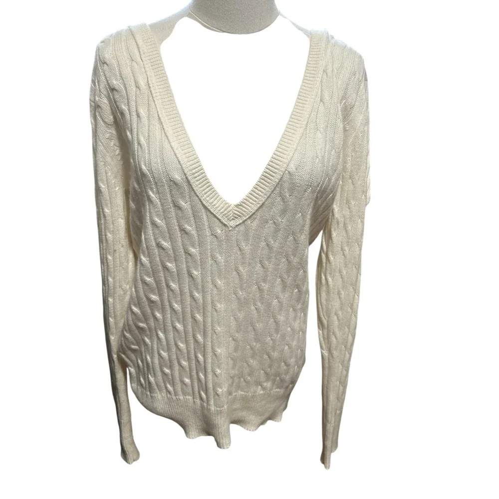 NWT GAP Ivory Cable Knit Sweater Large Cotton Angora V Neck Preppy Classic - Picture 4 of 9